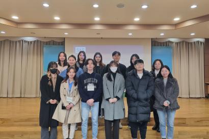 Students stand together in a conference room at the SAF Korea Alumni Seminar