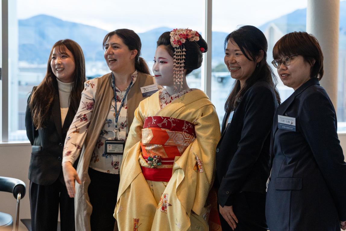 Commemorative photo with maiko at the SAF Annual Meeting