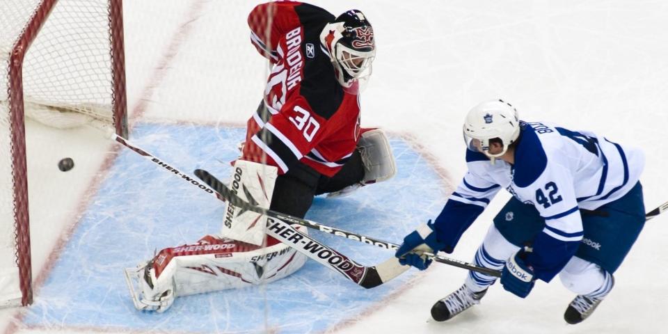 Scoring a goal in ice hockey