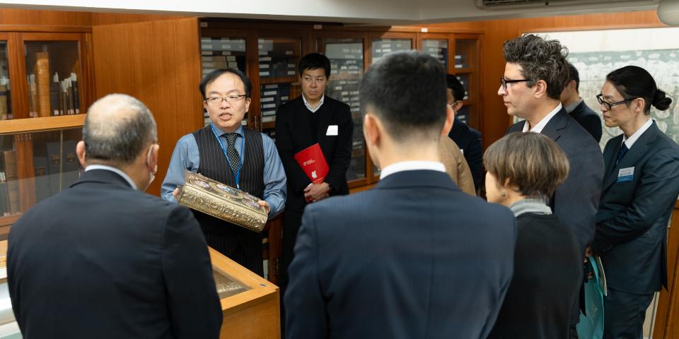 A group visiting the library during a KUFS campus tour