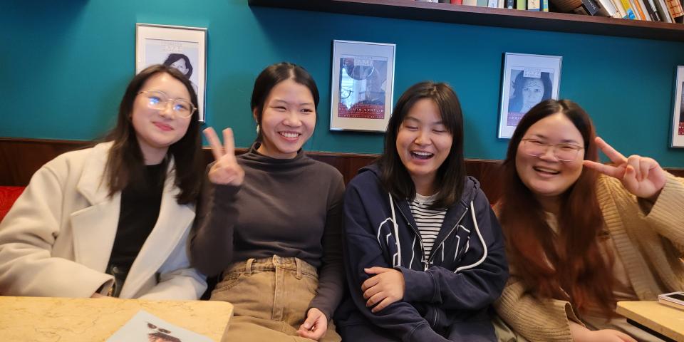 A group of SAF China students at a Vienna cafe